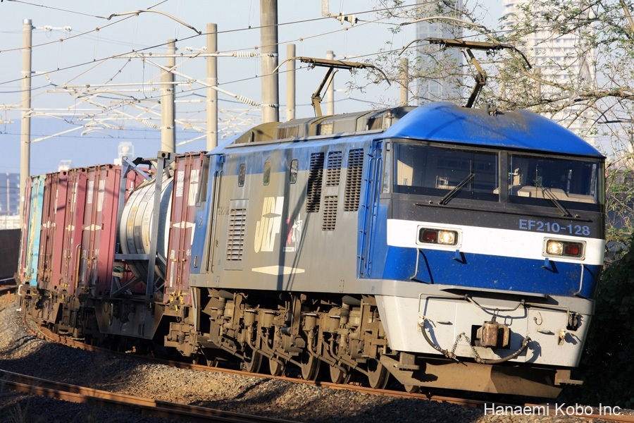 EF210-128_001
